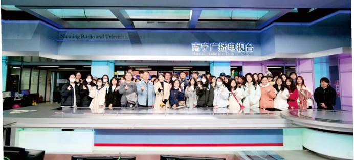 在南宁电视台开展专业见习